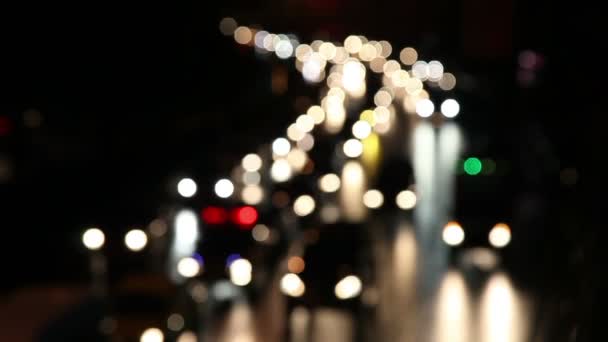 Розфокусовані нічні світлофори Бангкок — стокове відео