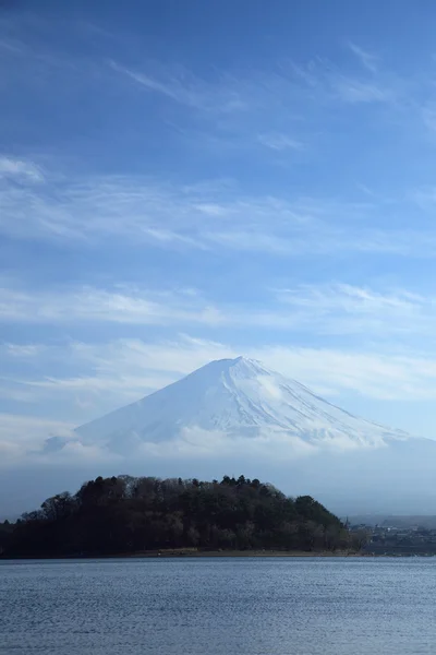 Vista del Monte Fuji desde el lago Kawaguchiko en marzo — Foto de Stock