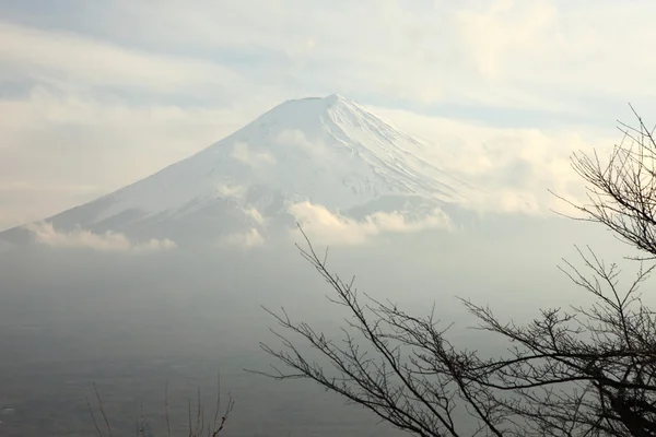 View of Mount Fuji from Kawaguchiko lake — Stock Photo, Image