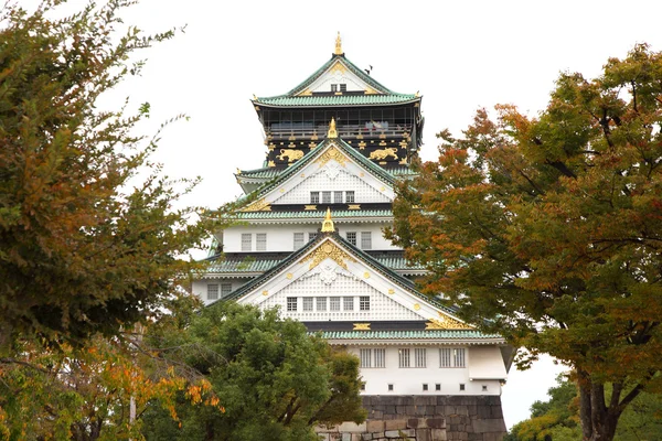 De belangrijkste toren van osaka castle — Stockfoto