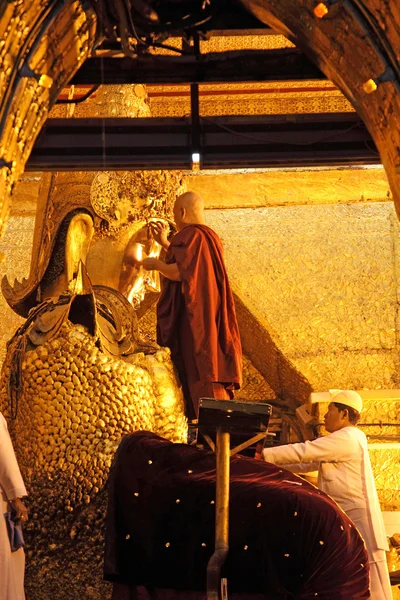 Mahamuni buddha, mandalay, Barma (myanmar) — Stock fotografie