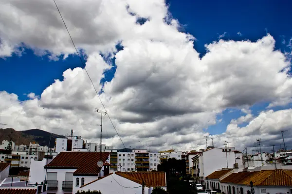 Gran vista de un pueblo típico andaluz — Foto de Stock