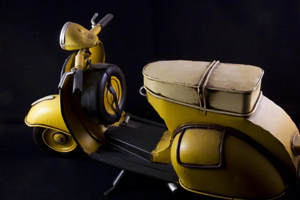 Juguete moto amarillo aislado Imagen de archivo