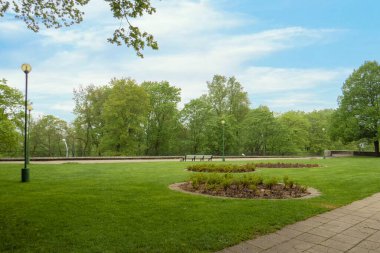Toompark (Shnelli Parkı), Tallinn 'de bir şehir parkı. Toompea Tepesi eteklerinde.