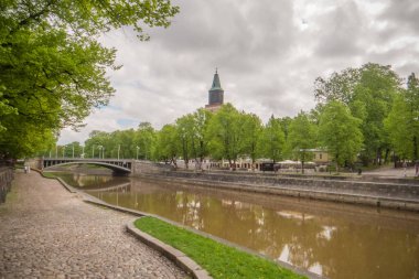 Aurajoki, Finlandiya 'nın güneybatısında bir nehirdir. Turku şehrinin orta kesimindeki Archipelago Denizi 'ne akar..