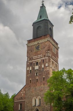 Turku Katedrali, Finlandiya 'nın ana Lüterci kilisesidir. 13. yüzyılın ikinci yarısında inşa edilmiş, 1300 yılında Bakire Meryem 'in ve Finlandiya' yı vaftiz eden ilk piskopos St. Henry 'nin anısına kutsanmıştır..