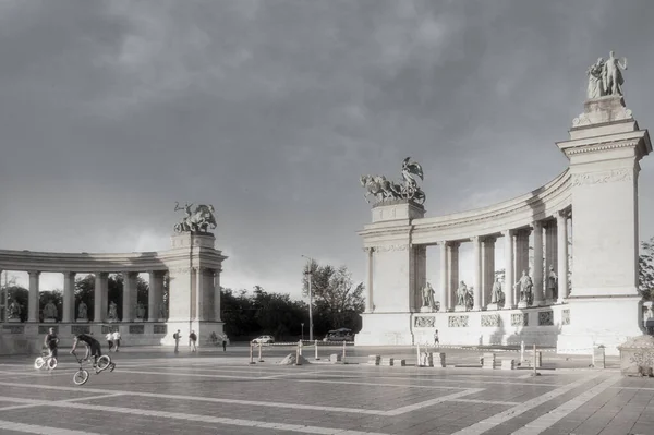 Budapesten Hősök Tere Budapesten Millenniumi Emlékmű — Stock Fotó