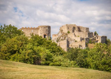 Bratislava. Devin harabe bir kale, Slovakya 'nın ulusal sembollerinden biri..