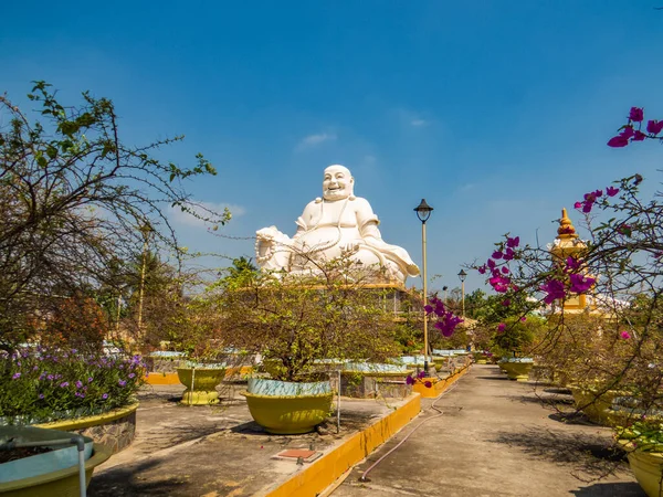 Vietnam. Vinh Trang Pagoda, 1849 yılında Ho Chi Minh City yakınlarındaki My Tho adlı küçük bir kasabada ilçe başkanının kulübesinde kuruldu..