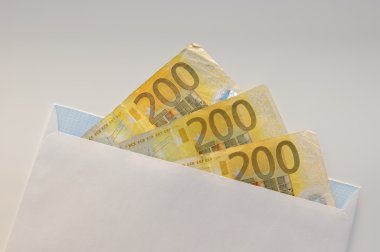 Euro, yüz, iki yüz ve sikkeler üzerinde beyaz bir tablo