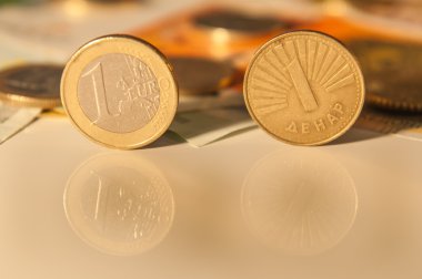 denars ve Euro üzerinde bir tablo