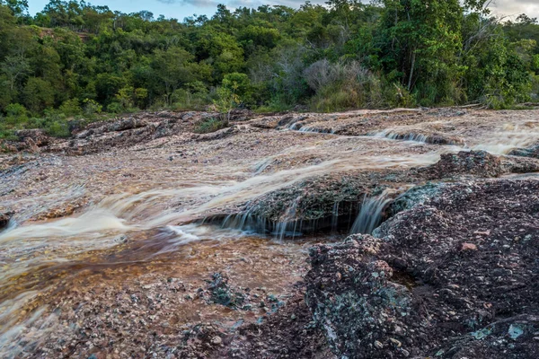 Brezilya 'nın Bahia eyaletindeki Chapada Diamantina' da serrano doğal havuzları, duvak efekti oluşturan uzun pozlu fotoğrafçılık