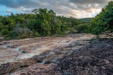 Brezilya 'nın Bahia eyaletindeki Chapada Diamantina' da Lencois kasabası yakınlarındaki Serrano doğal havuzları