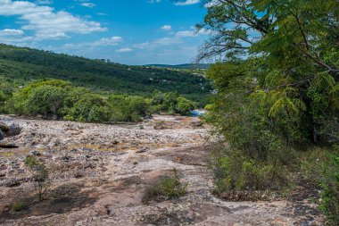 Brezilya 'nın Bahia eyaletindeki Chapada Diamantina' da Lencois kasabası yakınlarındaki Serrano doğal havuzları