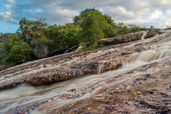 Brezilya 'nın Bahia eyaletindeki Chapada Diamantina' da serrano doğal havuzları, duvak efekti oluşturan uzun pozlu fotoğrafçılık