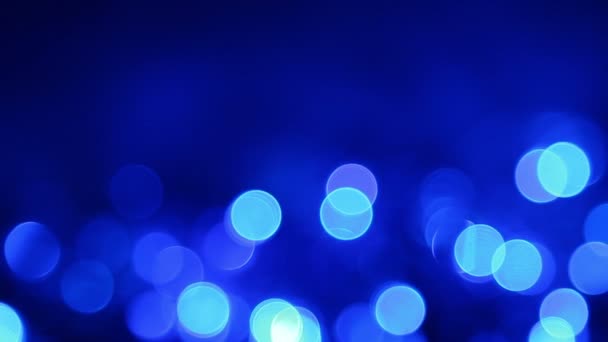 Abstrakte blaue Hintergrund mit defokussierten Lichtern, verschwommenes Licht Bewegung Bokeh-Effekt — Stockvideo