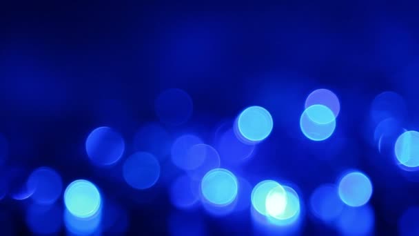 Abstrakte blaue Hintergrund mit defokussierten Lichtern, verschwommenes Licht Bewegung Bokeh-Effekt — Stockvideo