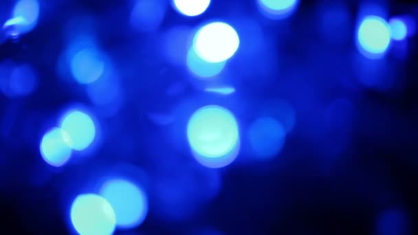 Abstrakte blaue Hintergrund mit defokussierten Lichtern, verschwommenes Licht Bewegung Bokeh-Effekt — Stockvideo