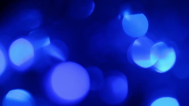 Abstrakte blaue Hintergrund mit defokussierten Lichtern, verschwommenes Licht Bewegung Bokeh-Effekt — Stockvideo