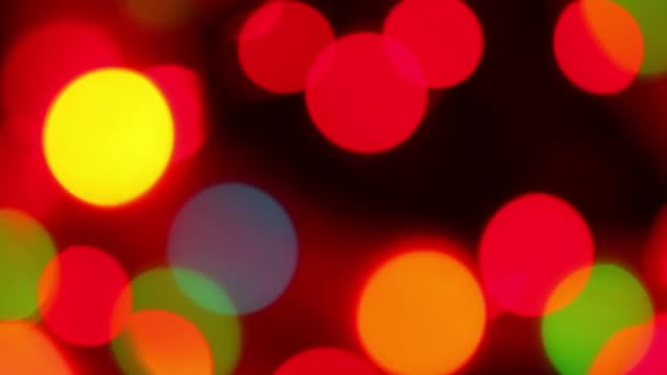 Rote defokussierte Lichter, abstrakte rote Bewegungshintergründe, verschwommenes Licht Bokeh-Effekt — Stockvideo