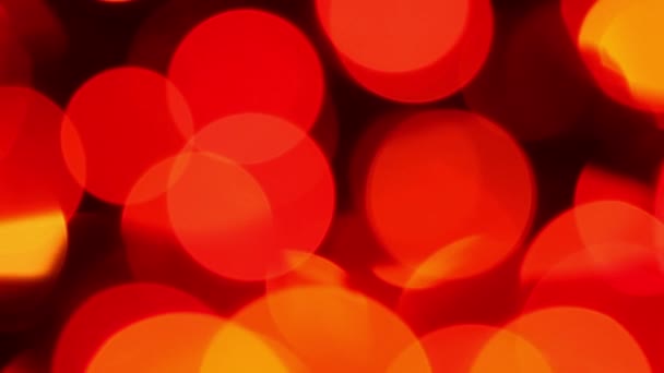 Rote defokussierte Lichter, abstrakte rote Bewegungshintergründe, verschwommenes Licht Bokeh-Effekt — Stockvideo