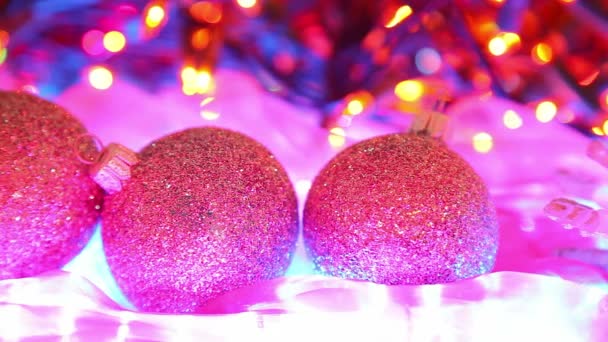 gyönyörű karácsonyi háttér, labdák és defocused színes fények