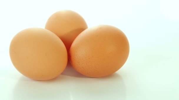 Fresh brown chicken eggs on white background — Stock Video