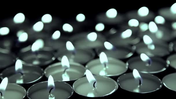 Candele sfondo, preghiera tè candele luce, dolly-colpo — Video Stock