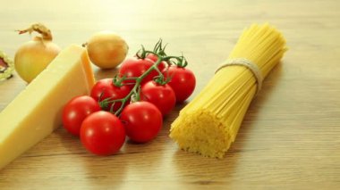 İtalyan yemeği malzemeler ahşap tablo