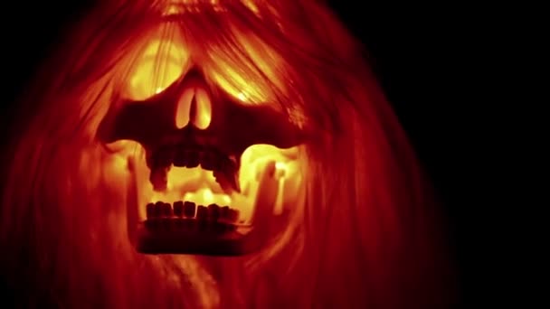 Spooky scary skull flying on black background — Vídeo de stock