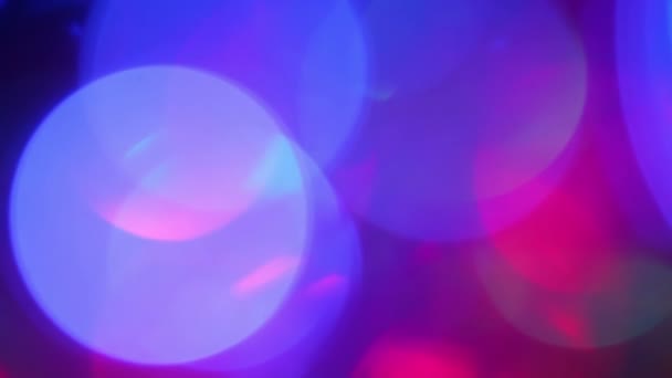 Θολή ροζ και μπλε φώτα με bokeh, φόντο defocused κίνηση — Αρχείο Βίντεο
