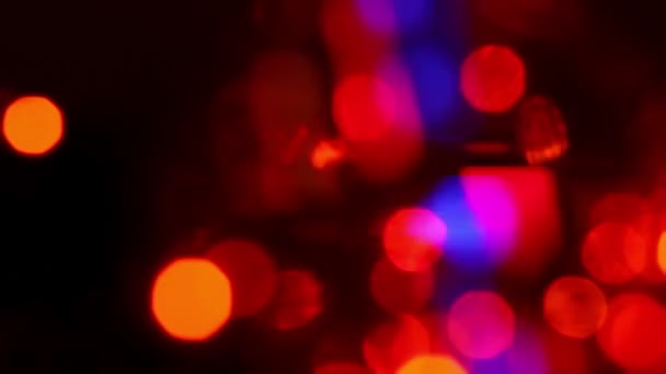 Размытые красные и оранжевые огни с боке, расфокусированные движения фона — стоковое видео