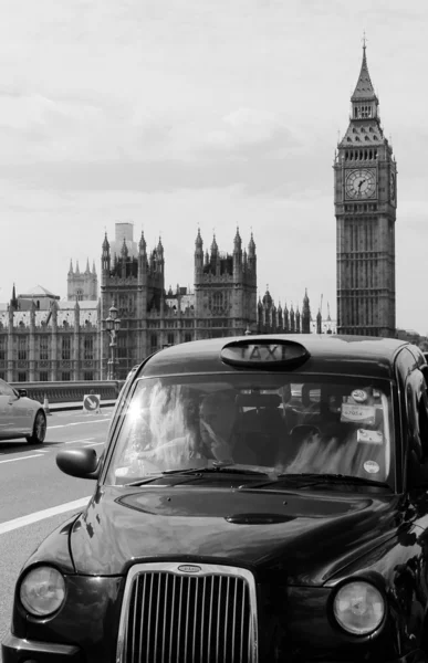 View of Big Ben and Westminster with a black cab taxi — Stock Photo, Image