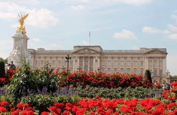 Pałac Buckingham w londyńskiej królowej Elżbiety rezydencja królewska — Zdjęcie stockowe