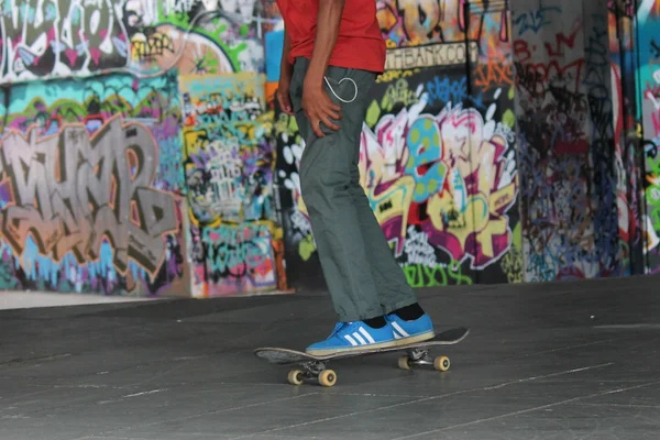 Teenager skater boy and skateboard — Stock Photo, Image