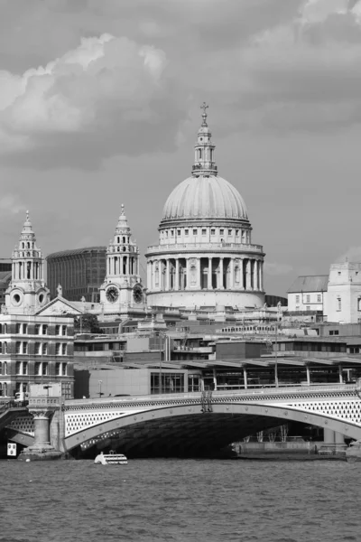 圣保罗大教堂 - 黑白圣保罗大教堂 伦敦 — 图库照片