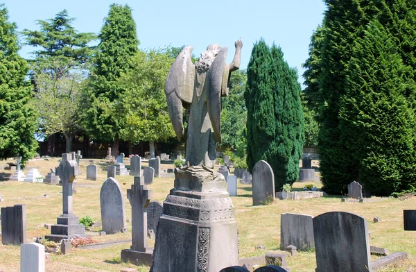 Temető temetői Halloween kő temetőben sírkövek és sírok — Stock Fotó