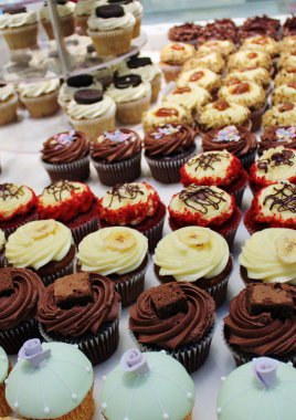 çeşitli sünger kek