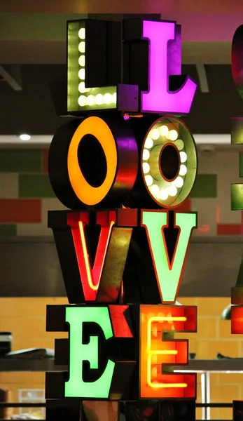 Neon palavra amor — Fotografia de Stock