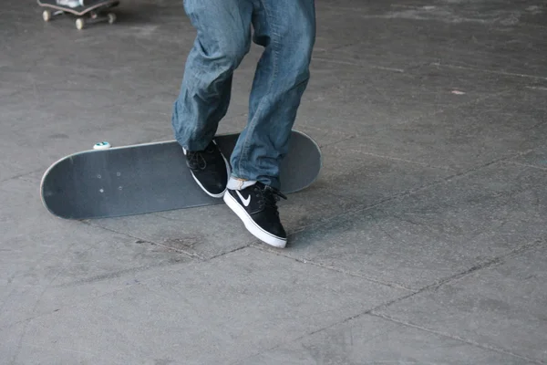Skateboard zblízka ve skate parku — Stock fotografie