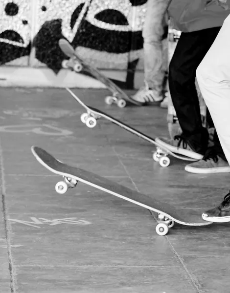 Skateboard på nära håll i skateboardpark — Stockfoto