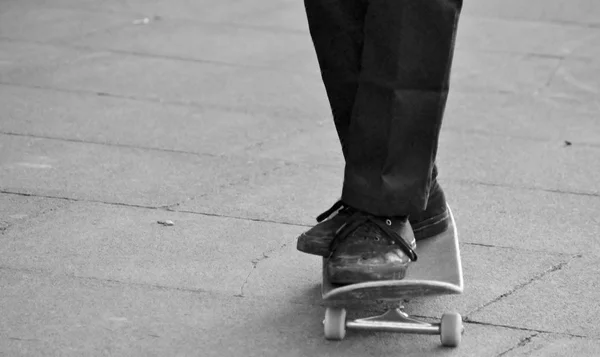 Skateboard v skate parku — Stock fotografie