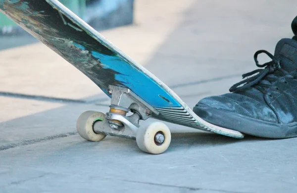 Skateboard im Skatepark — Stockfoto