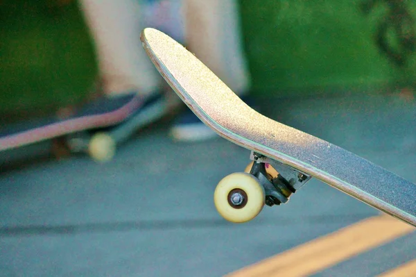 Skateboard au skate park — Photo