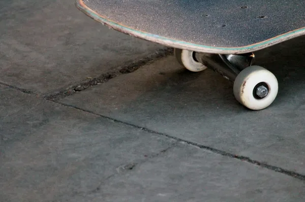 Skateboarder im Skatepark — Stockfoto