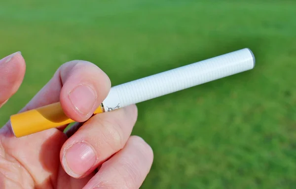 Sigarette elettroniche a vapore alimentate a batteria vaporizzanti — Foto Stock