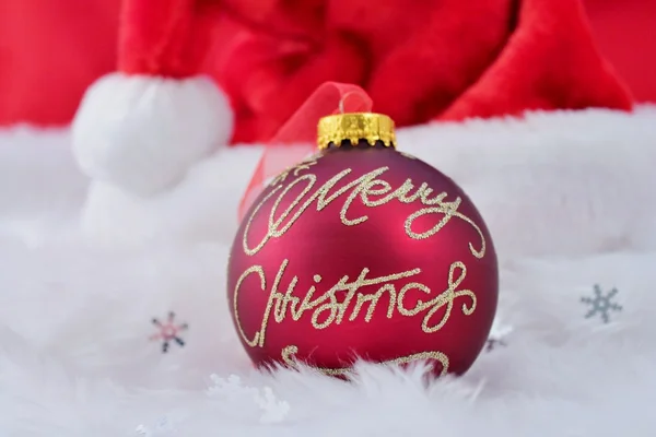 Boże Narodzenie bombki z gwiazd płatki śniegu fałszywe i czerwone dekoracje — Zdjęcie stockowe