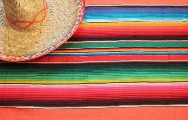 Kopya uzay stok, fotoğraf, fotoğraf, resim, resim ile sombrero arka plan ile parlak renklerde Fiesta meksika poncho halı,