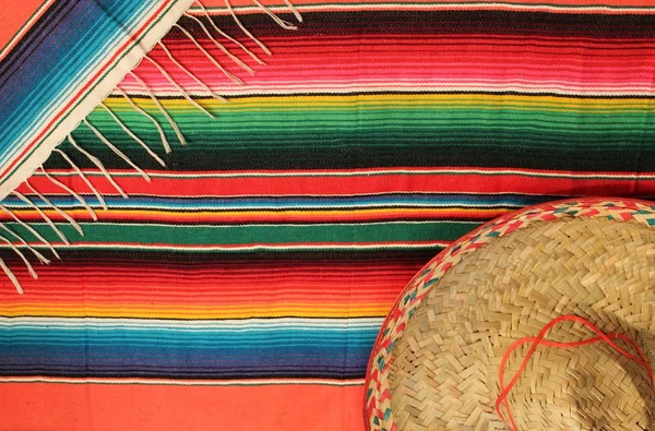 Mexiko Fiesta poncho Serape matta filt sombrero bakgrund kopia-Space Cinco de Mayo lager, Foto, Fotografi, bild, bild, — Stockfoto