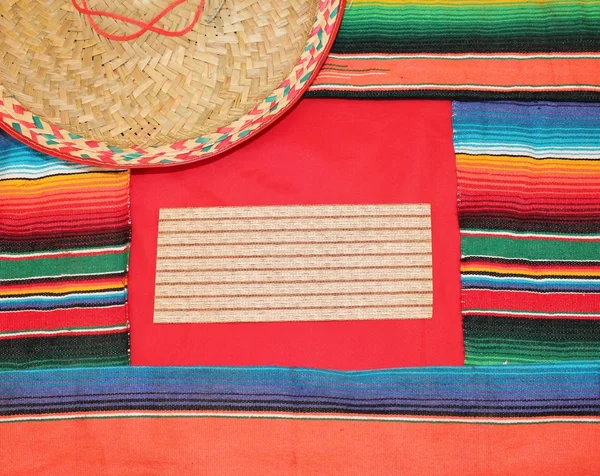 México fiesta poncho serape alfombra manta sombrero fondo copy-space —  Fotos de Stock